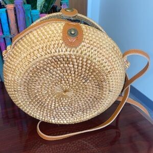 Round straw bag